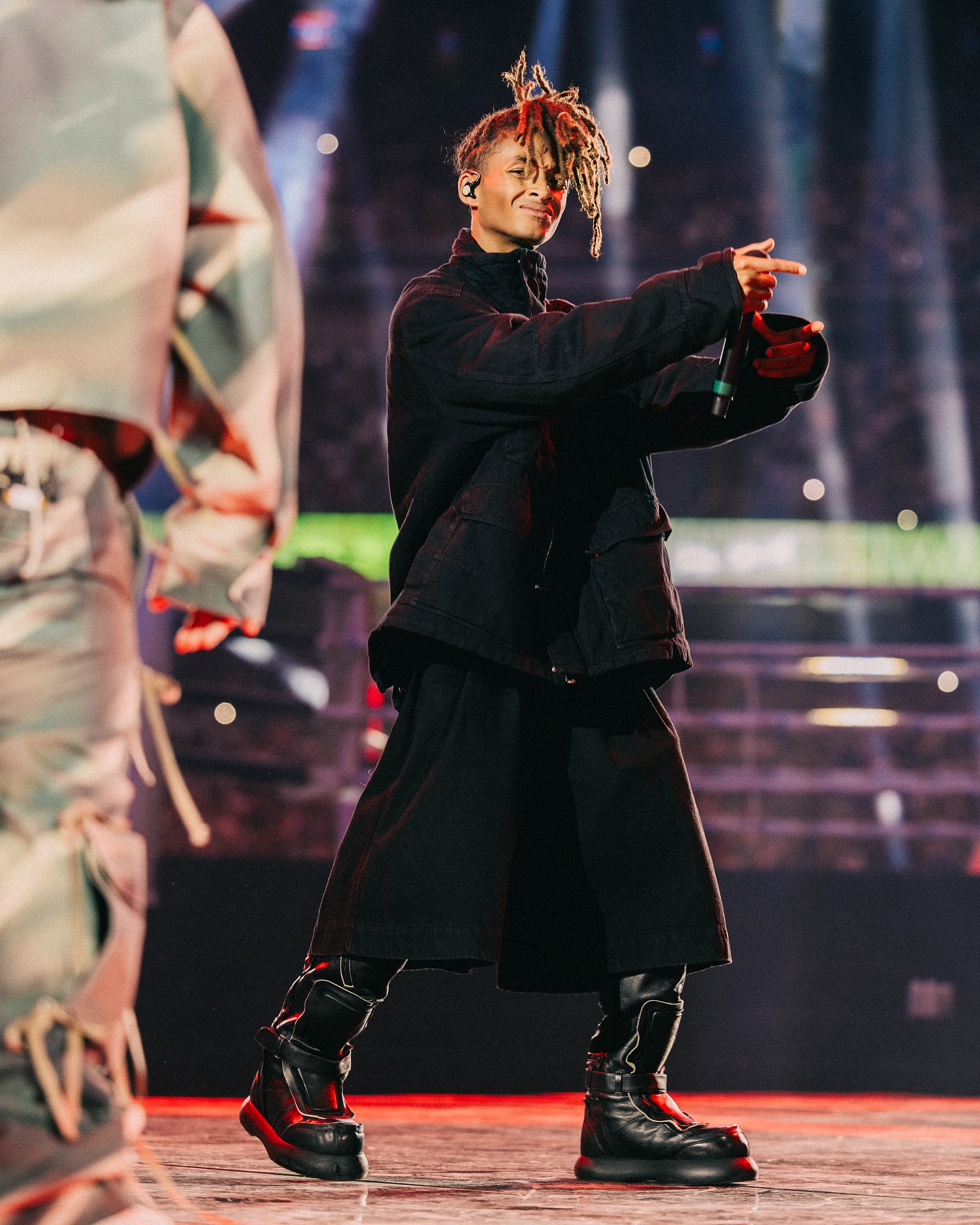 🌈 EME STUDIOS for JADEN SMITH - Only a week ago we received a message from @c.syresmith ‘s stylist @cristtianbm to work on his outfit for @ibaillanos ‘ La Velada IV. 

We had to put everything on hold, took a flight to our factories in Portugal and started working on some custom samples in only 4 days. Our production team was able to design some of their best work ❤️‍🔥🫡

So proud and thankful for the opportunity, you killed it out there last night brother @c.syresmith 🌈🕊️💫

ALWAYS GRATEFUL 🤍🕊️